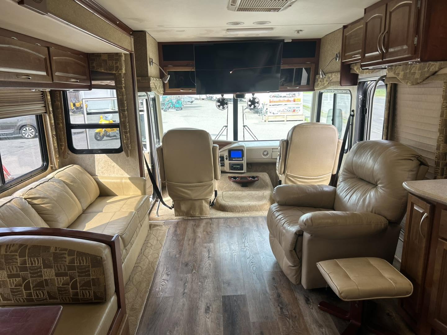 2004 Fleetwood Pace Arrow 37C - Image 16