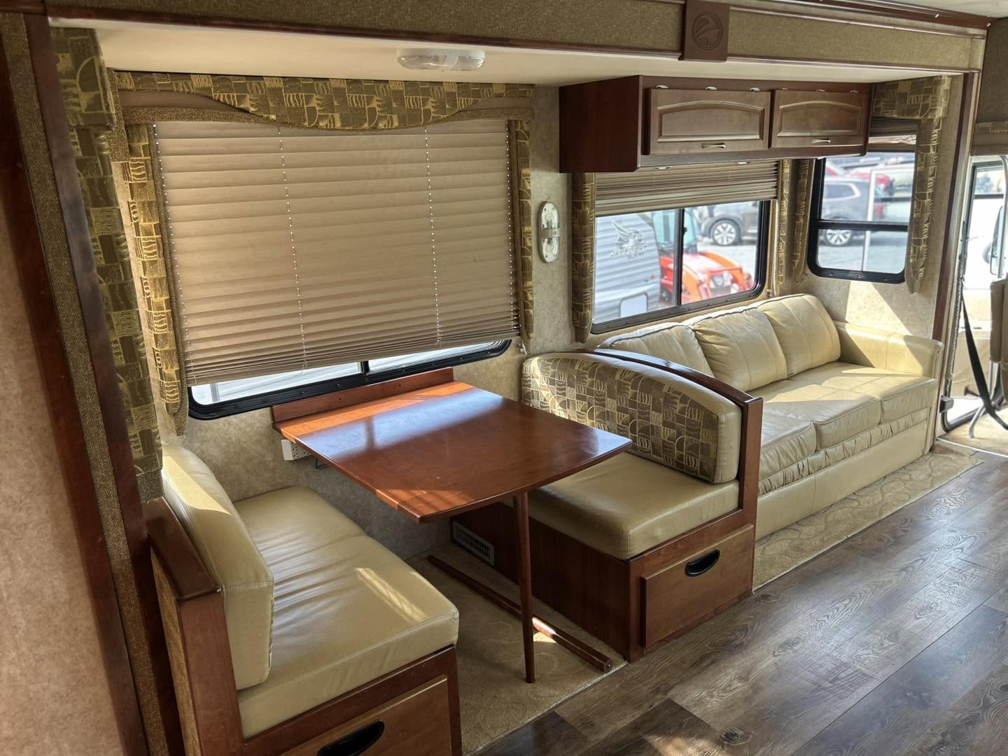 2004 Fleetwood Pace Arrow 37C - Image 18