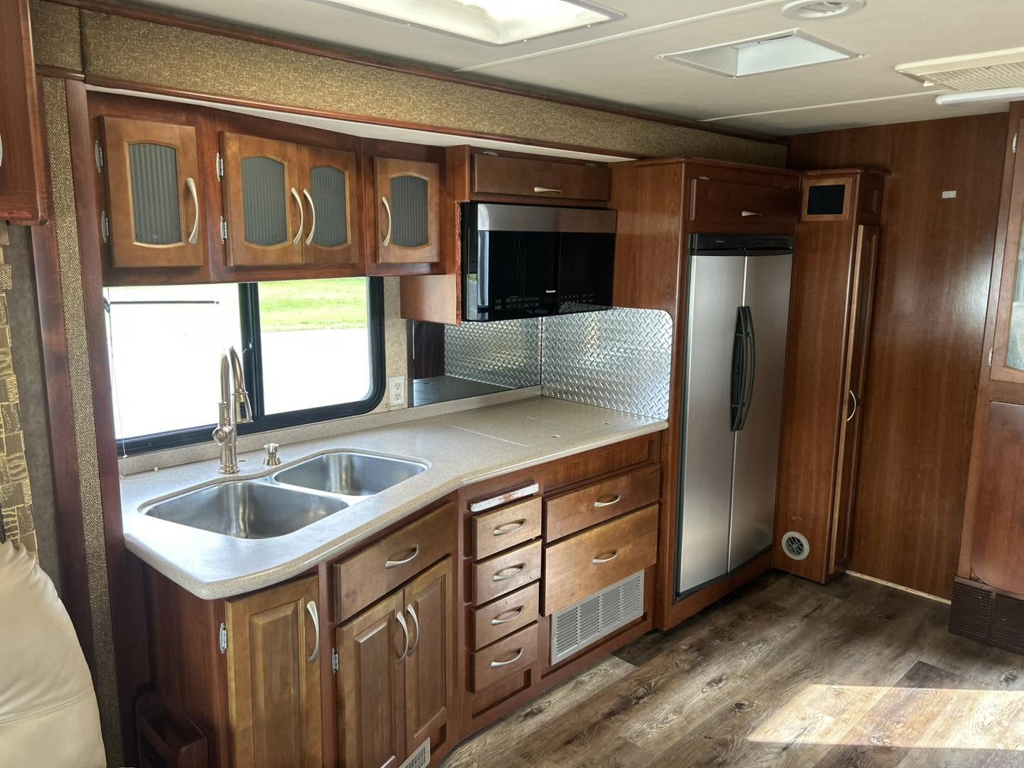 2004 Fleetwood Pace Arrow 37C - Image 20