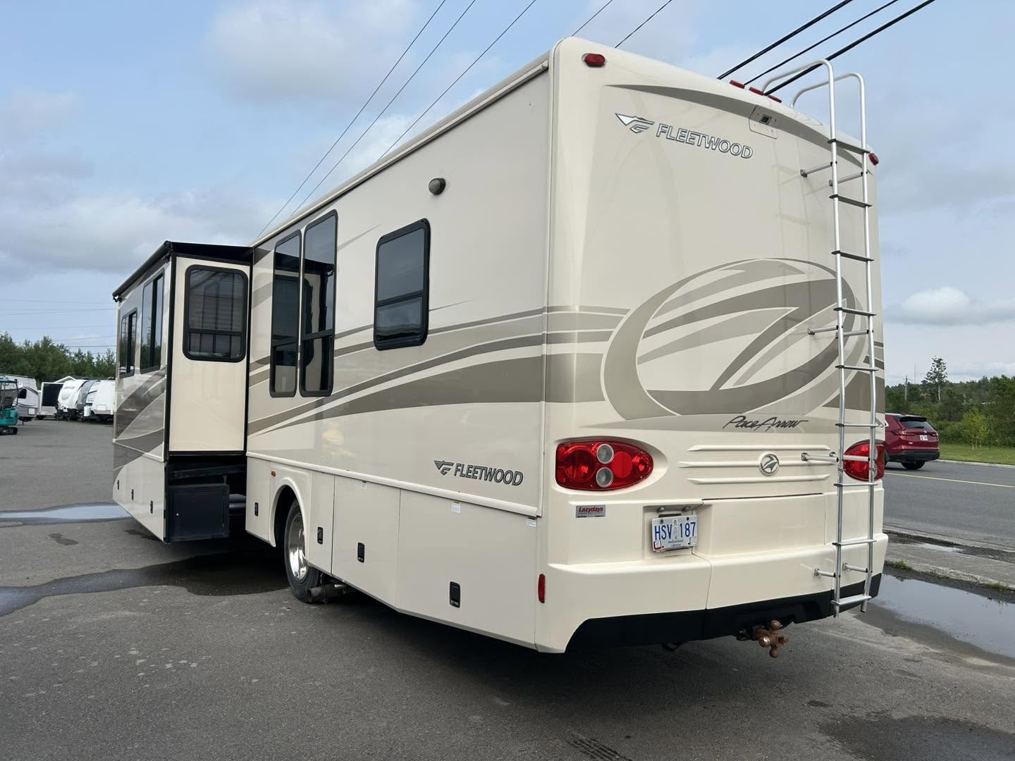 2004 Fleetwood Pace Arrow 37C - Image 22