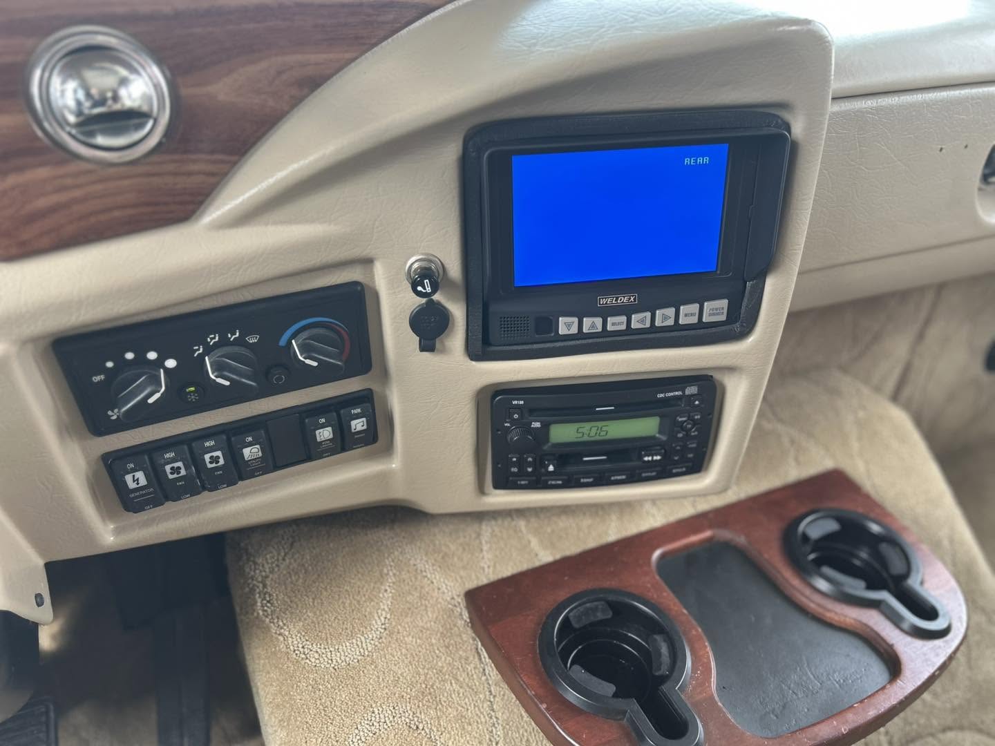 2004 Fleetwood Pace Arrow 37C - Image 4