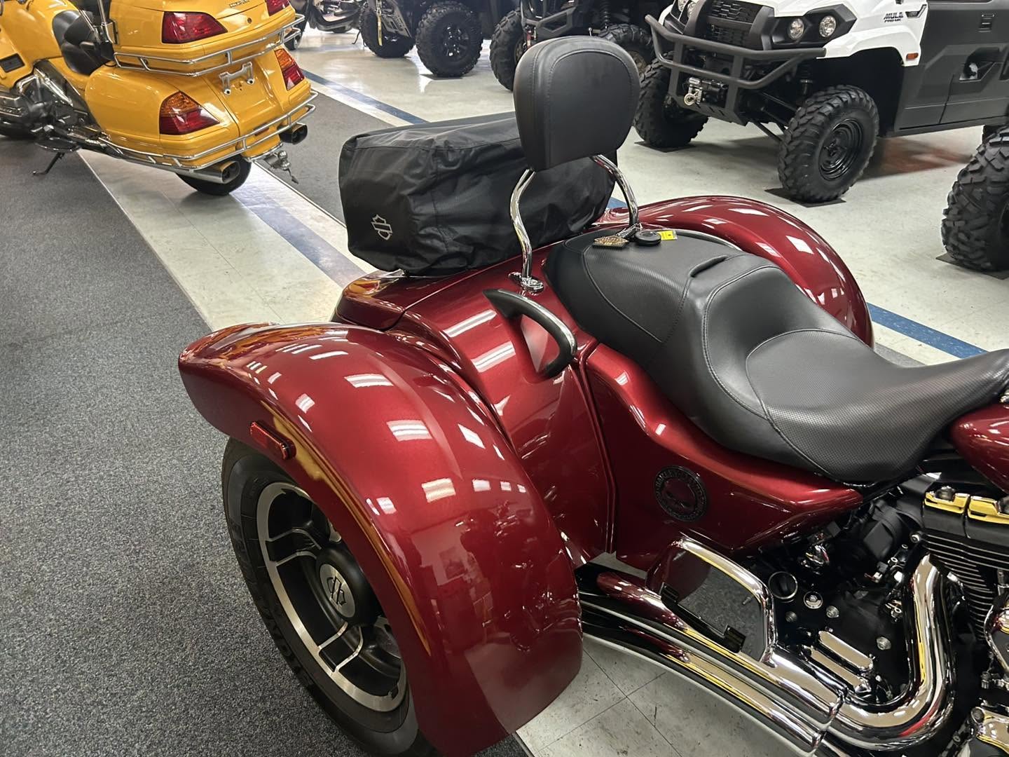 2015 HARLEY-DAVIDSON FREEWHEELER FLRT - Image 11