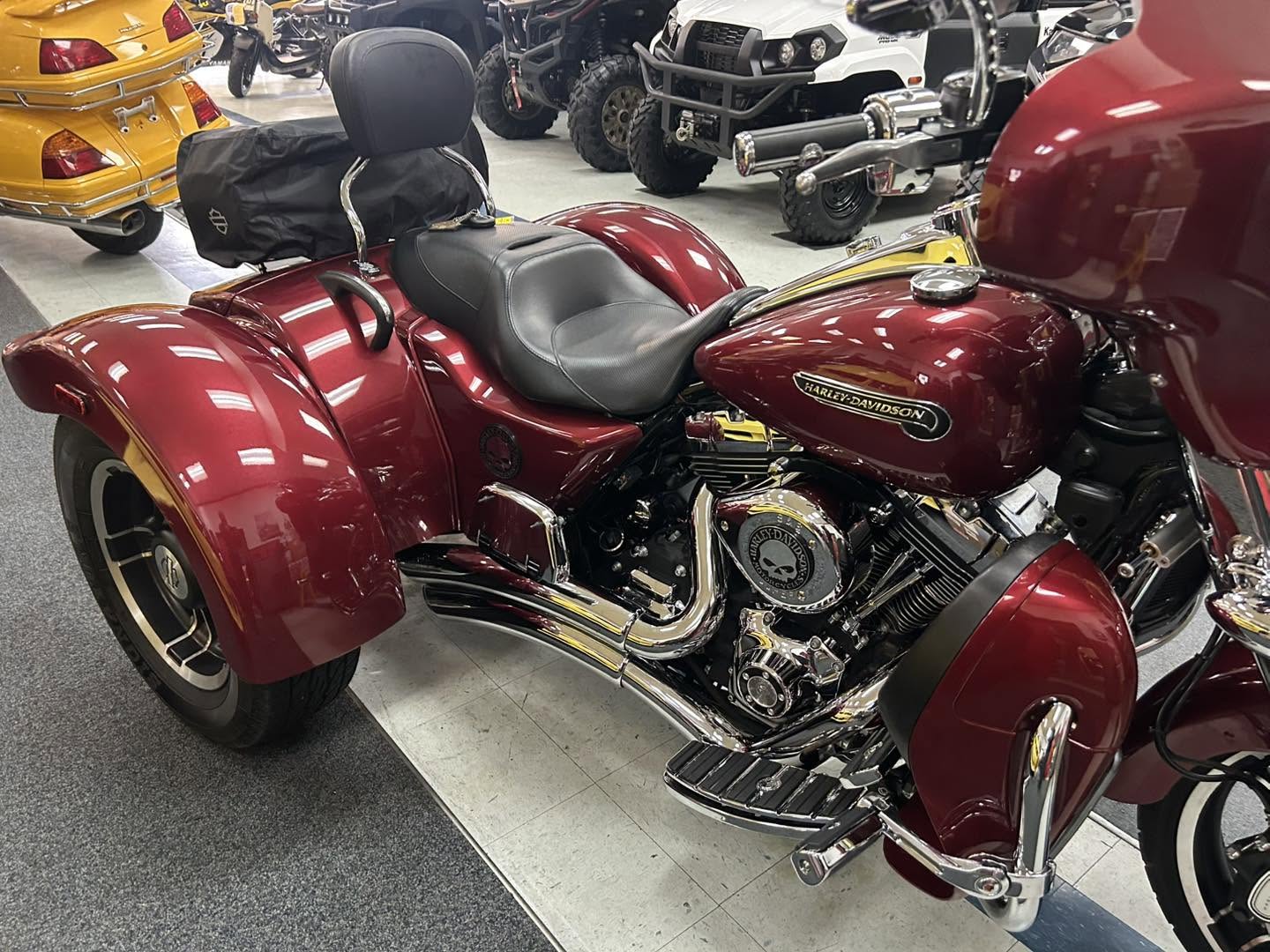 2015 HARLEY-DAVIDSON FREEWHEELER FLRT - Image 12
