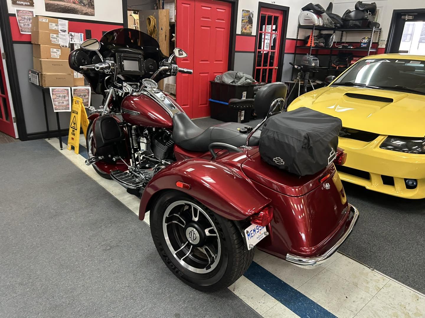 2015 HARLEY-DAVIDSON FREEWHEELER FLRT - Image 2