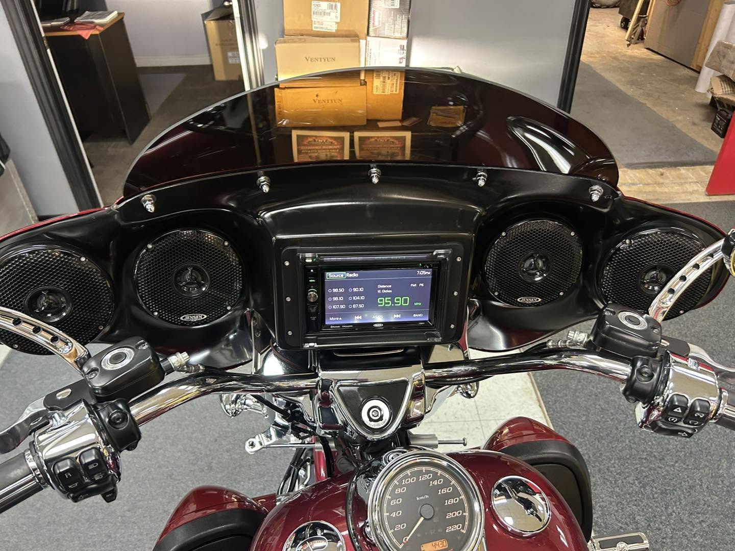 2015 HARLEY-DAVIDSON FREEWHEELER FLRT - Image 4