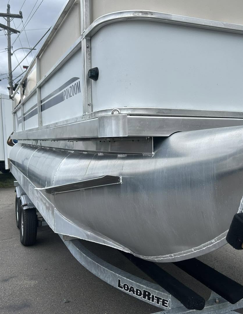 2027 PONDZOOM Pontoon Boat - Image 3