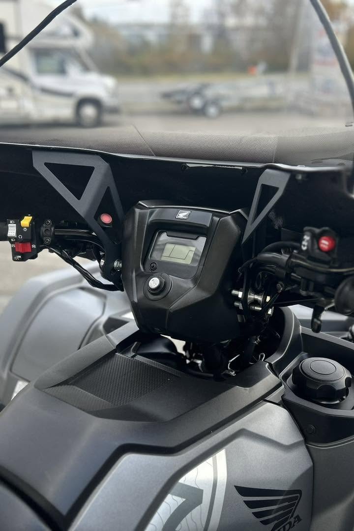 2025 Honda Rubicon 520 - Image 3